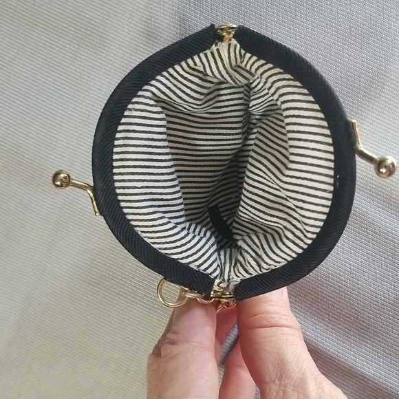 VINTAGE VICTORIA SECRET COIN PURSE -KEY CHAIN CREAME WITH ROSES - Picture 5 of 10